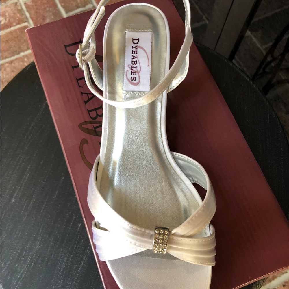 Shoe - Picture 2 of 4